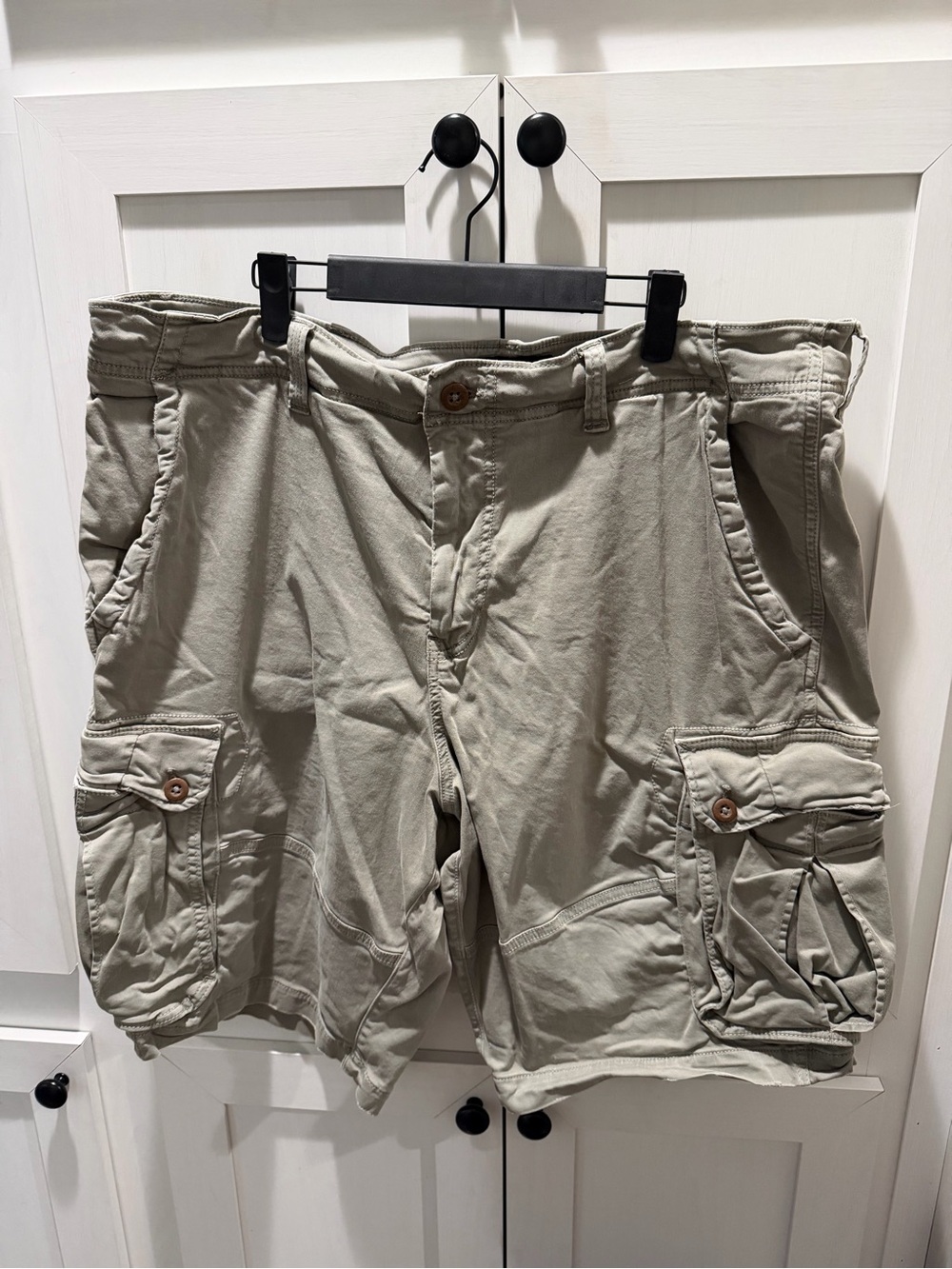 American Eagle Outfitters Men's Cargo Shorts - Light Khaki
